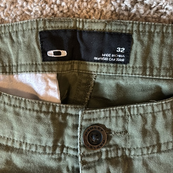 Very baggy Oakley cargo shorts - Picture 4 of 4